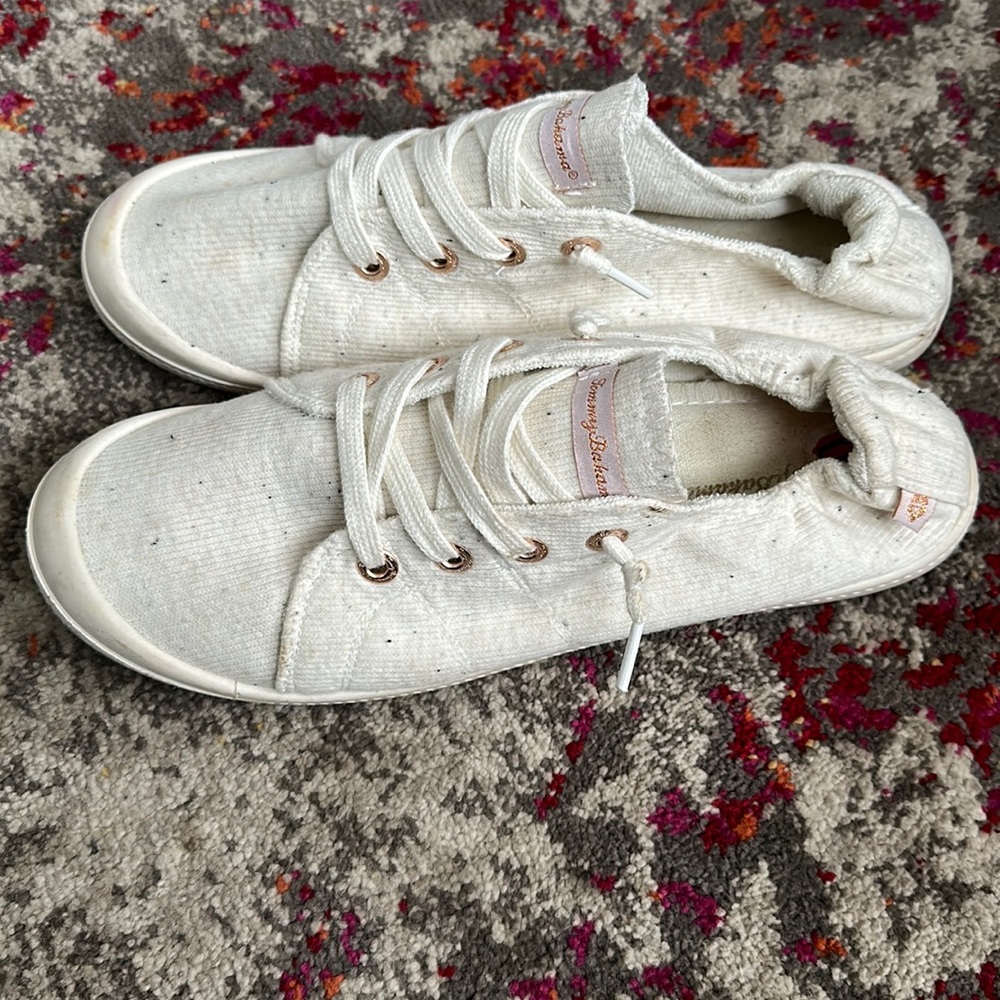 Tommy Bahama Cream Ribbed No Tie/Slip On Sneakers - Size 10